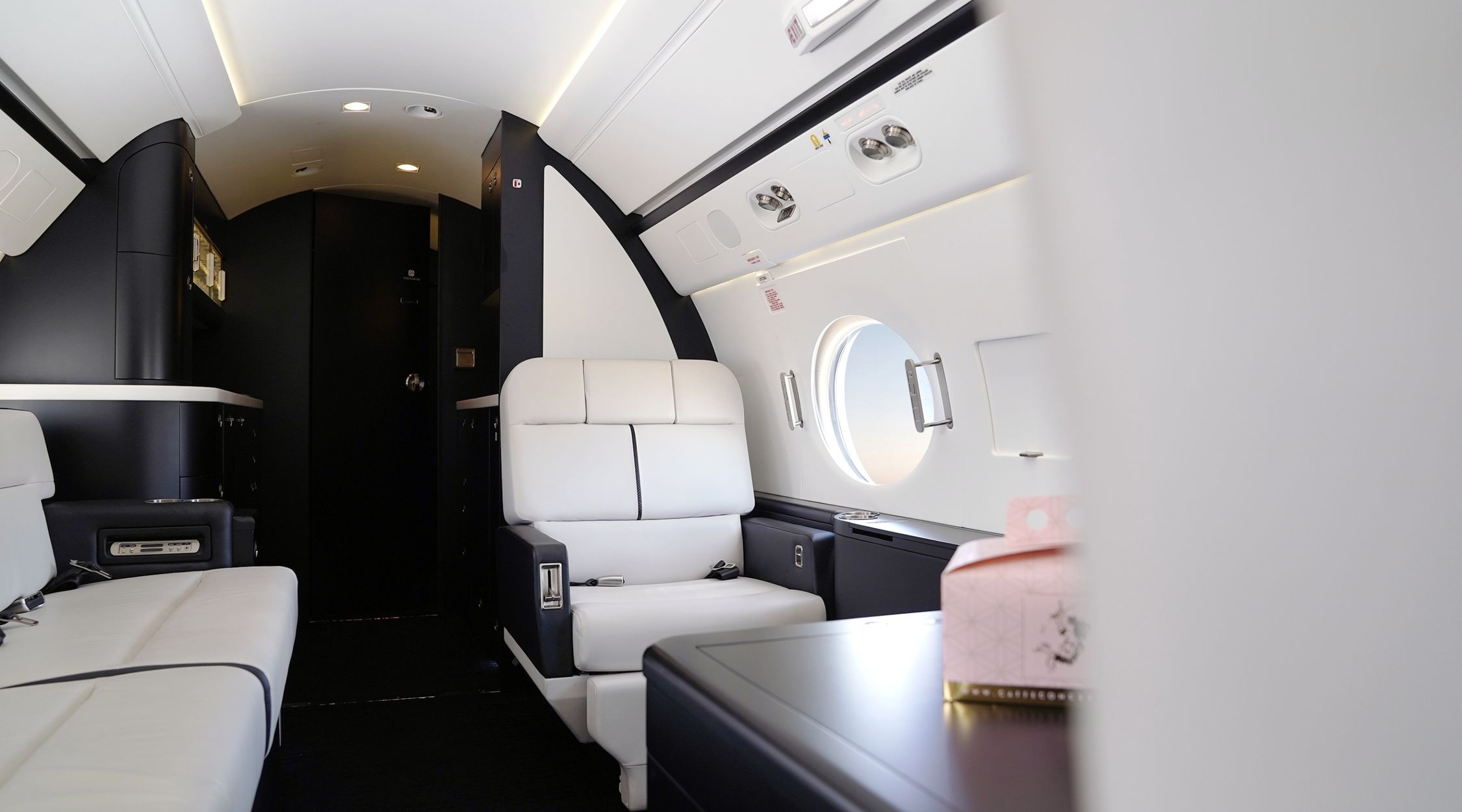 cabin of a gulfstream 550 jet